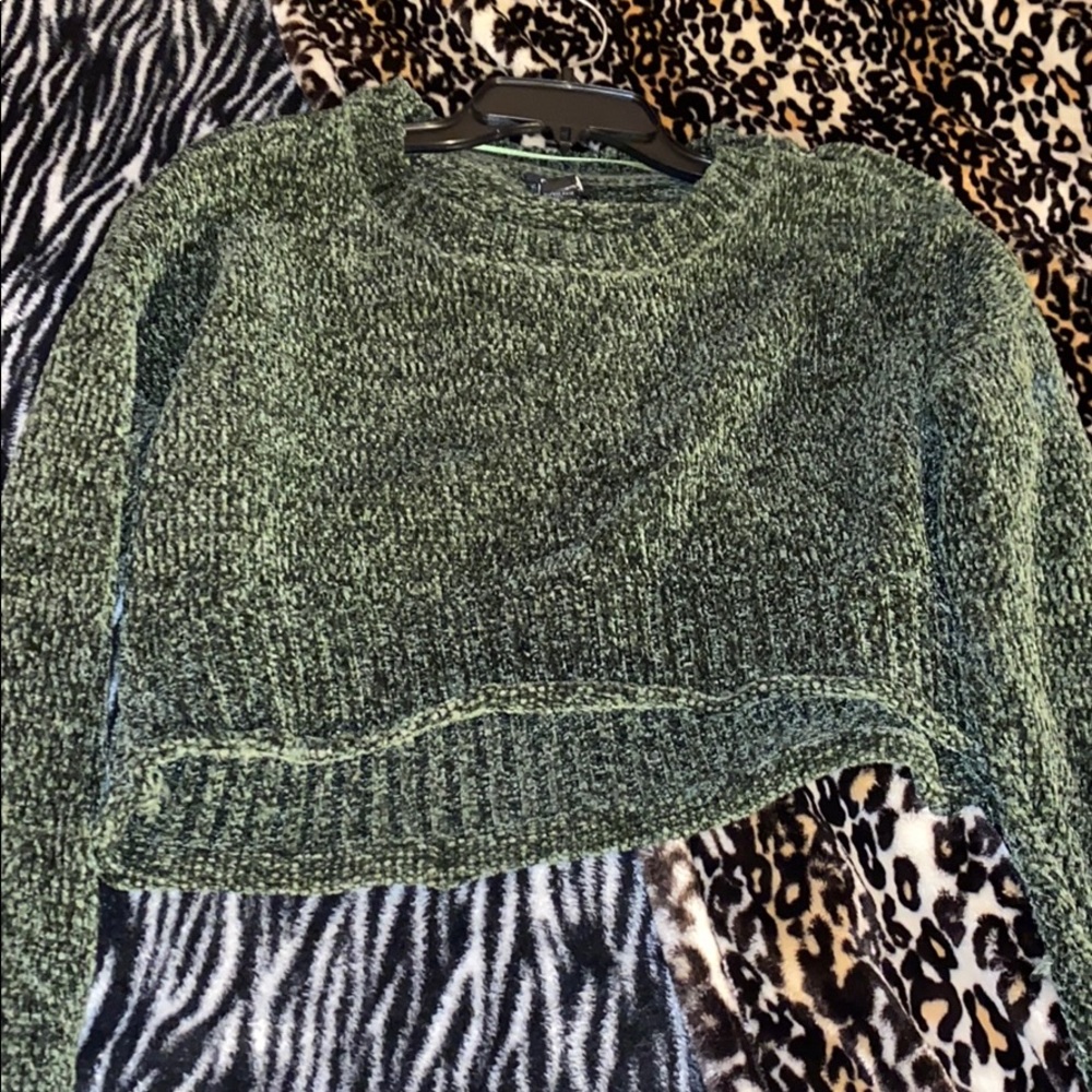 Green crop top